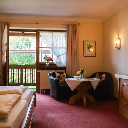 Attraktives Mit Terrasse In *