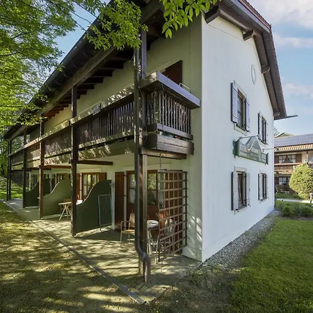Apartman Attraktives Mit Terrasse In