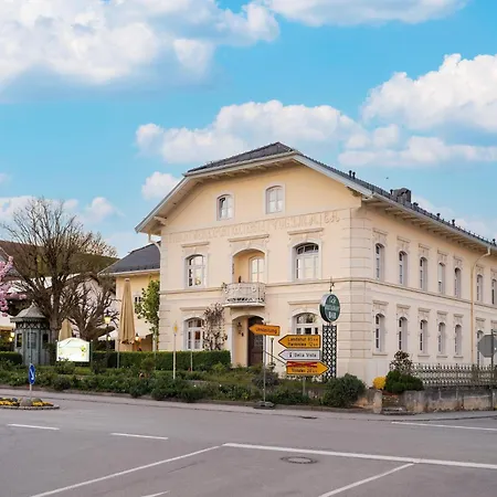 Attraktives Mit Terrasse In