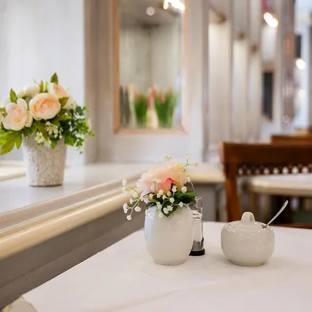 Attraktives Mit Terrasse In *